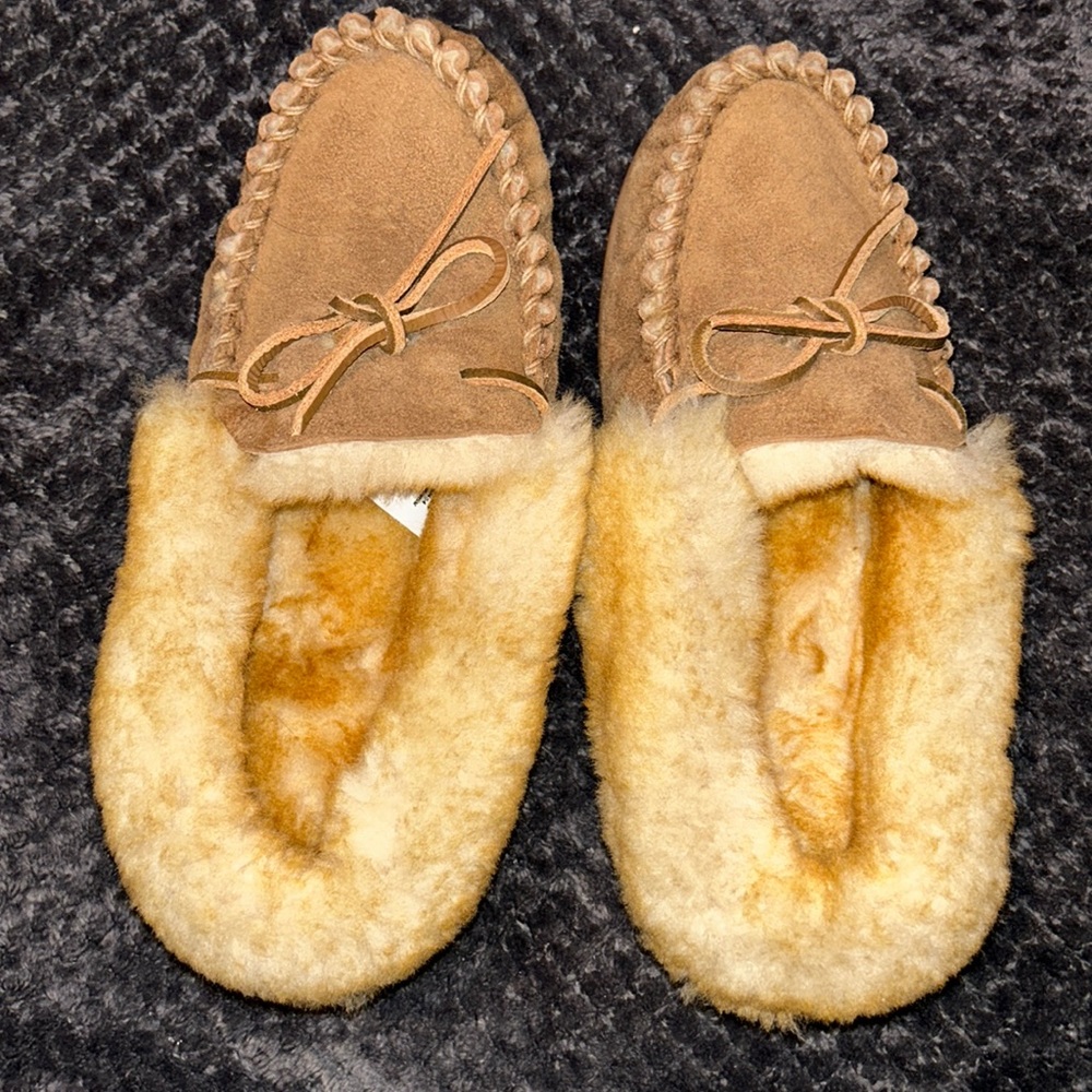 Women’s NWOT LL BEAN mean never been worn moccasins size 8 wide beige for inside